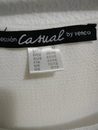 Blusa blanca con flecos