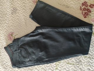 Pantalón Cross Negro con acabado efecto piel. T 36