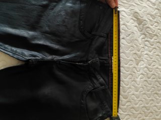 Pantalón Cross Negro con acabado efecto piel. T 36