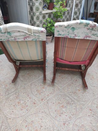 Pareja de Mecedoras Clásicas de Madera