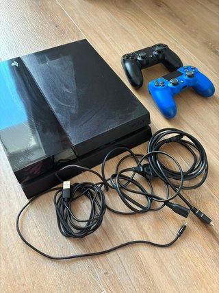 PS4 500GB Negra  Con dos Mandos ( funciona perfect