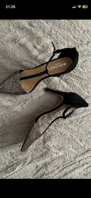 Zapatos Marypaz tacón dorado y negro
