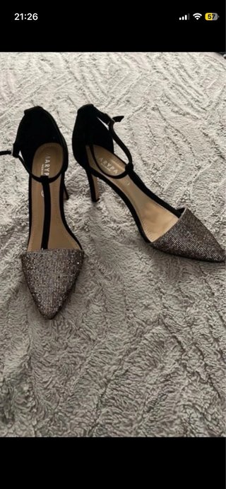 Zapatos Marypaz tacón dorado y negro