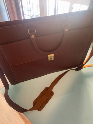 Bolso de piel marrón
