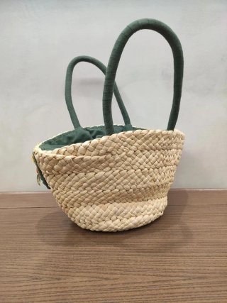 Borsa a secchiello in paglia intrecciata stile