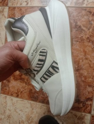 Zapatillas J'hayber mujer beige y blancas