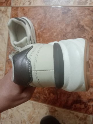 Zapatillas J'hayber mujer beige y blancas