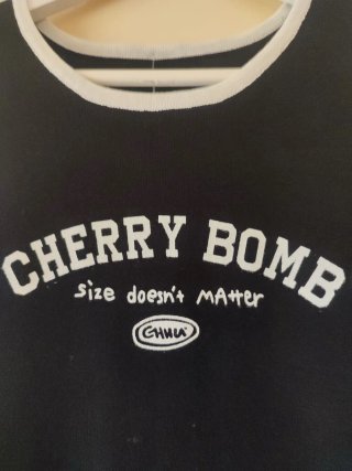 Camiseta tipo deportiva Cherry Bomb