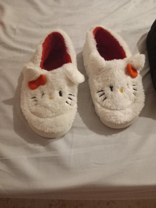 Zapatillas Hello Kitty blancas y rojas