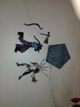Figuras de colección de videojuegos.