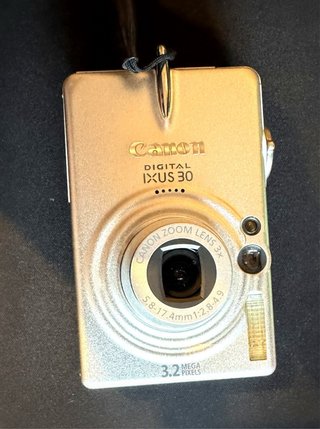 Canon Digital IXUS 30 Plata