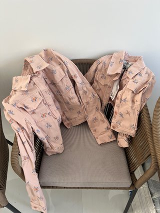 Chaquetas Zara flores rosas de niña
