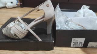 Zapatos de tacón beige y gris talla 38