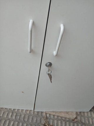 Armario auxiliar blanco con llave 100x80x27