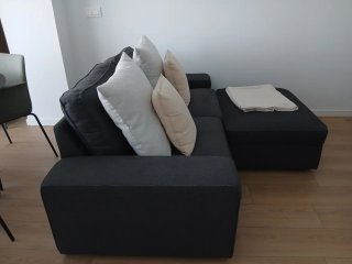 Sofá 2 plazas y reposapiés tela