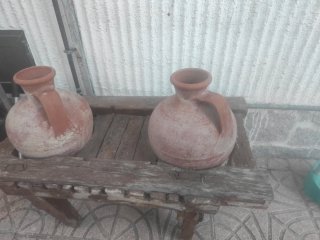 Aguadera Antigua Madera con 2 Cántaros Barro