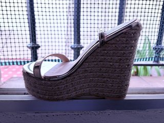 Sandalias de esparto doradas