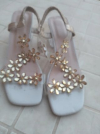 Sandalias doradas y transparentes Talla 37