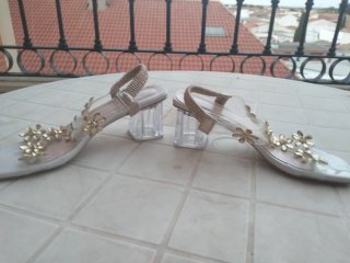 Sandalias doradas y transparentes Talla 37