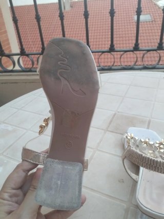 Sandalias doradas y transparentes Talla 37