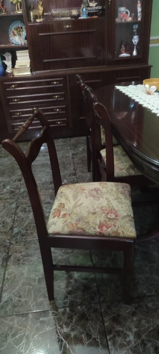 Mesa de comedor y 6 sillas
