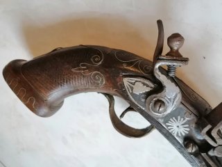 Riproduzione pistole antiche decorative