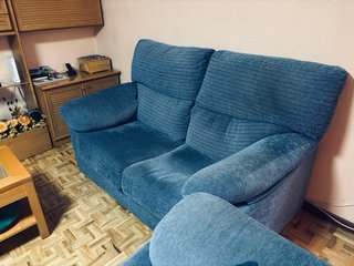 Sofá de tela azul