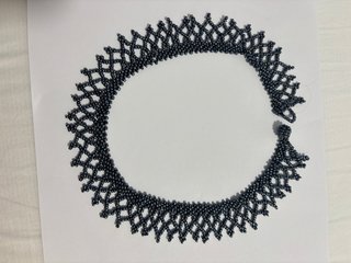 Collar de cuentas negro