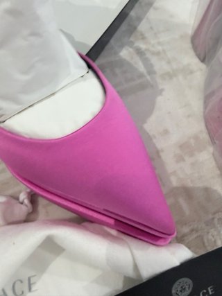 Zapatos de tacón Versace rosa y dorado