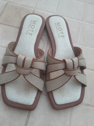 Chanclas beige y camel Talla 37