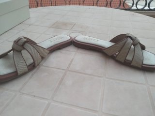 Chanclas beige y camel Talla 37