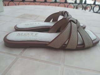 Chanclas beige y camel Talla 37