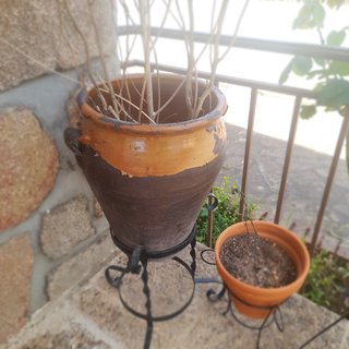 Macetero grande con soporte