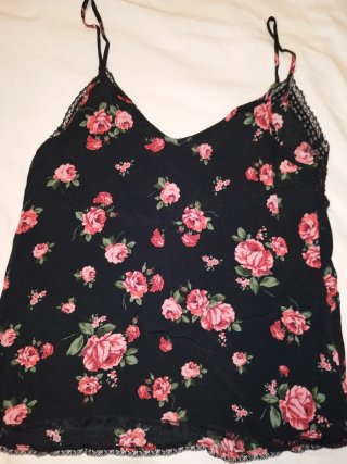 Camiseta Lencera Negra de Flores