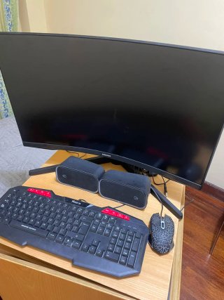 Monitor Curvo Samsung + Teclado, Ratón y Altavoces