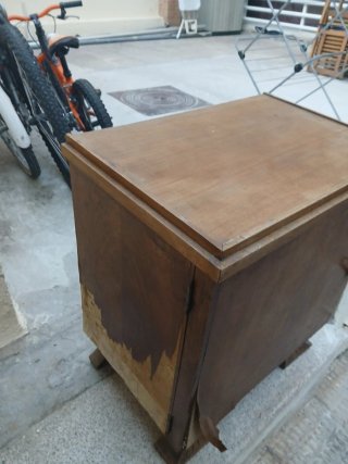 Mesilla auxiliar antigua de madera