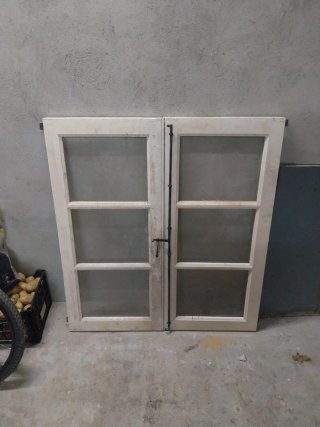 Ventana de castaño rústica