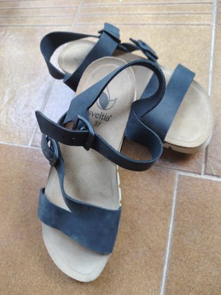 Sandalias de piel negras