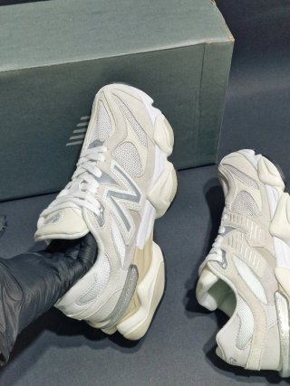 New Balance 9060 Beige/Bianco