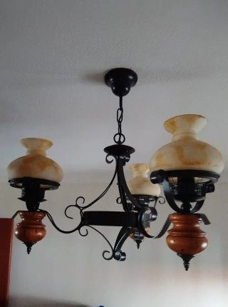 Lámpara de techo rústica de cristal y madera
