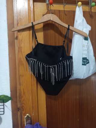 Top negro con pedrería
