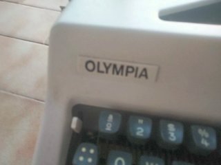 Máquina de escribir vintage Olympia.