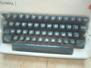 Máquina de escribir vintage Olympia.