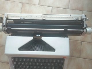 Máquina de escribir vintage Olympia.