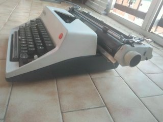 Máquina de escribir vintage Olympia.