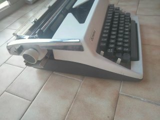 Máquina de escribir vintage Olympia.