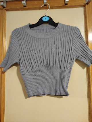 Blusa corta de punto gris Talla S
