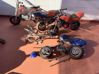 3 Motos: 2 enteras + 1 para repuesto