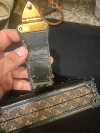 Bolso Louis Vuitton baúl dorado