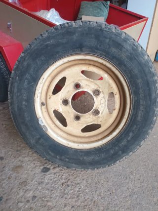 Llanta Land Rover Discovery 200